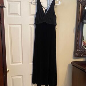 TAYLOR Elegant Black Evening VELVET Dress